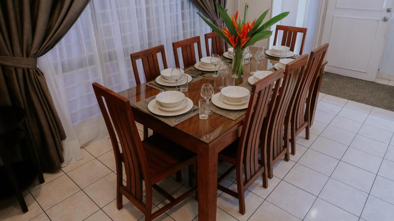 Petronella Apartment C1 Marina Court Кота-Кинабалу Экстерьер фото