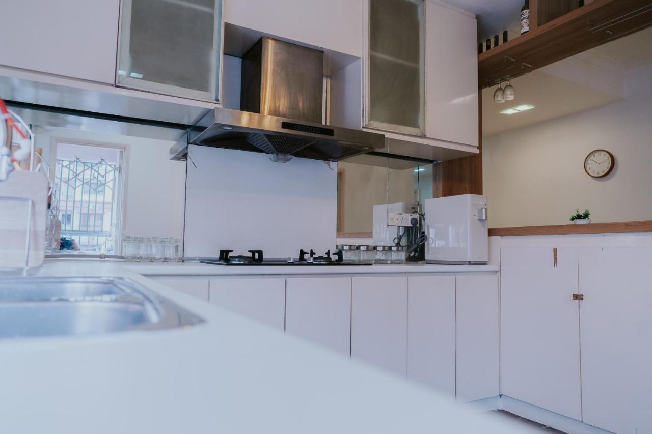 Petronella Apartment C1 Marina Court Кота-Кинабалу Экстерьер фото