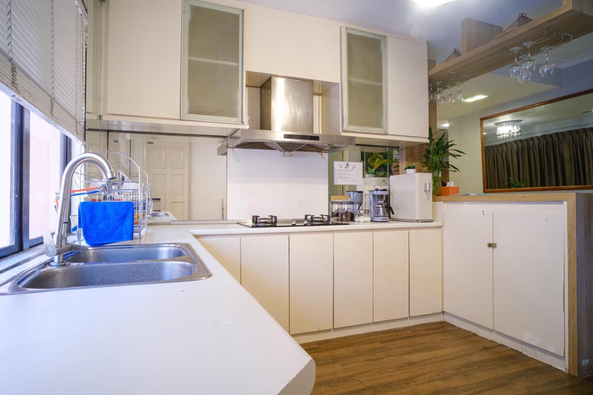 Petronella Apartment C1 Marina Court Кота-Кинабалу Экстерьер фото