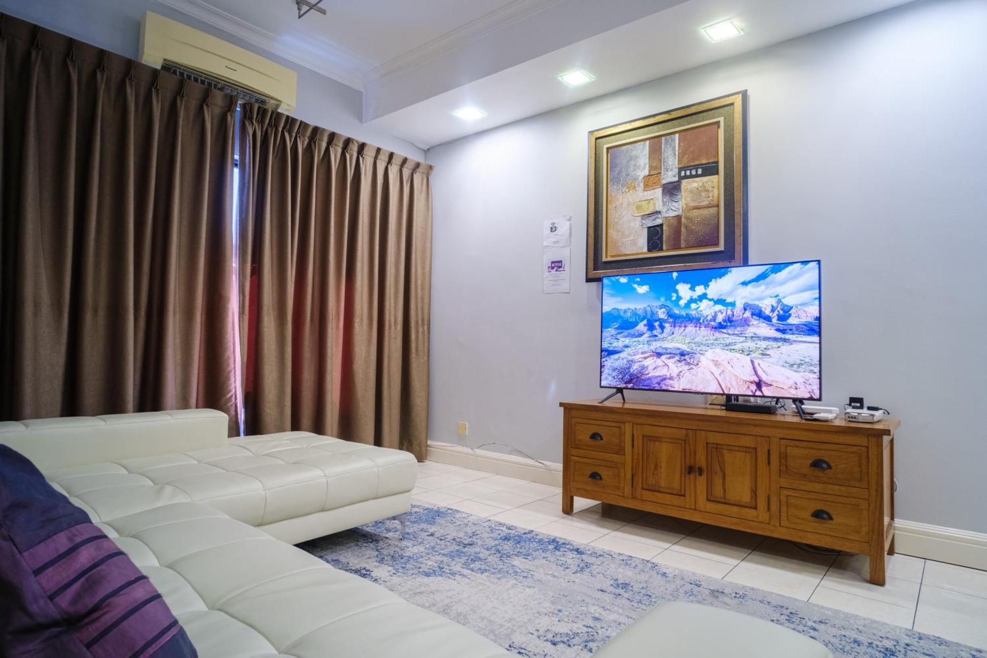 Petronella Apartment C1 Marina Court Кота-Кинабалу Экстерьер фото